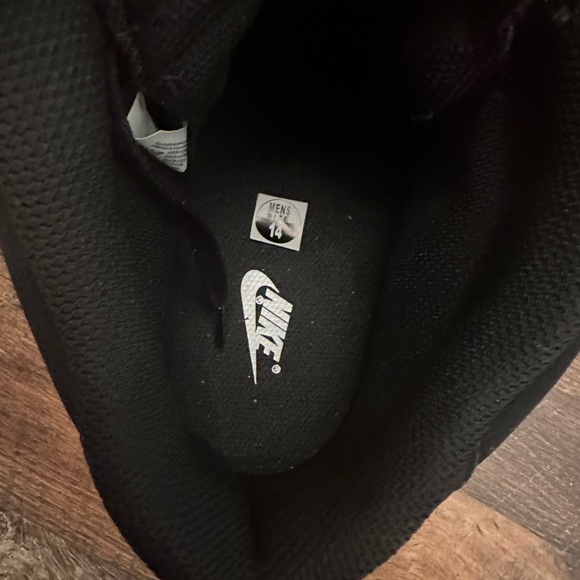 Nike shoes - Picture 4 of 5